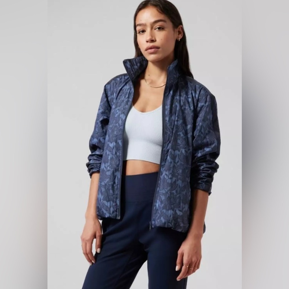 ATHLETA Sightseer Lace Ethereal Bloom Cottage Blue Jacket Size Small P